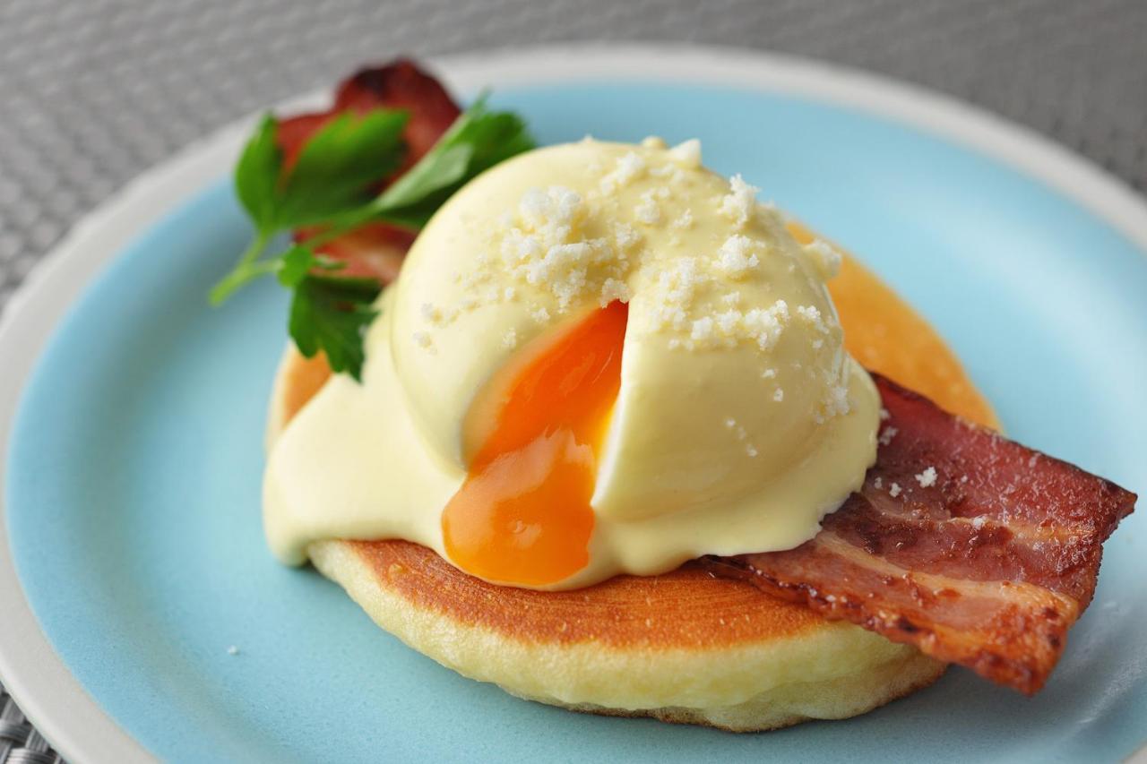 Omo Kansai Airport By Hoshino Resorts อิซุมิซาโนะ ภายนอก รูปภาพ A poached egg on a muffin with bacon