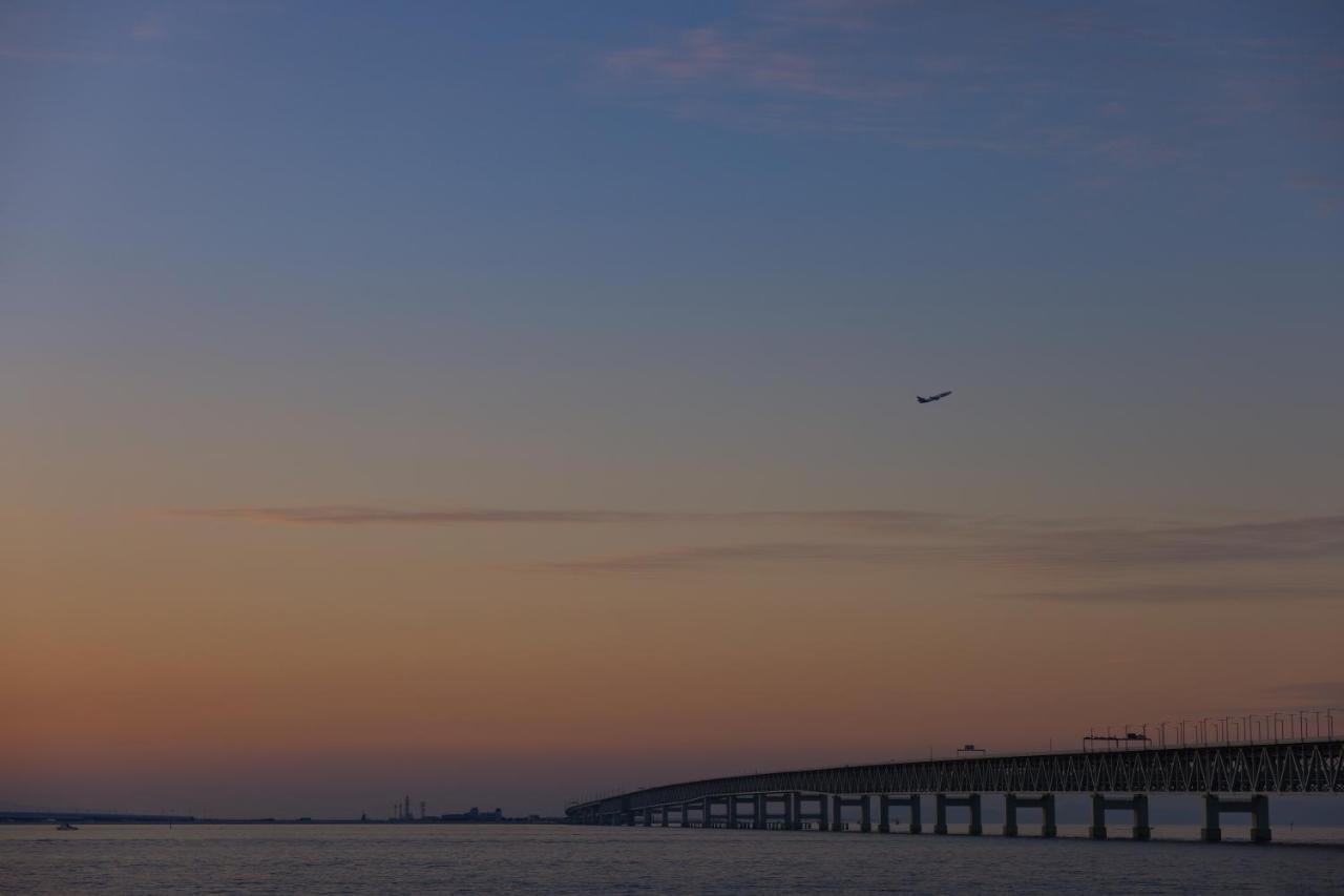 Omo Kansai Airport By Hoshino Resorts อิซุมิซาโนะ ภายนอก รูปภาพ The Chesapeake Bay Bridge at sunset